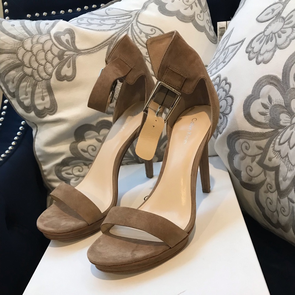 NIB nude/tan suede one strap heels